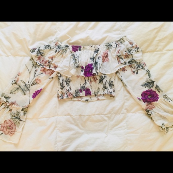 Cute Ruffle Crop Top - Picture 5 of 5